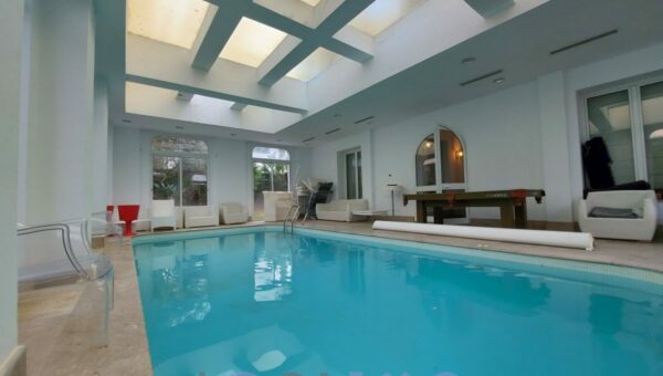 A vendre demeure d'exception sur Gammarth foret avec 5 suites piscine interieure grand jardin