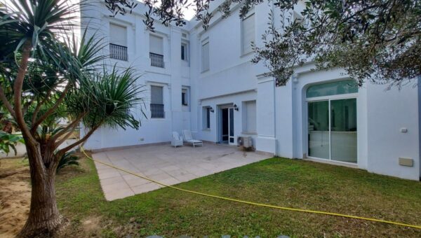 A vendre demeure d'exception sur Gammarth foret avec 5 suites piscine interieure grand jardin