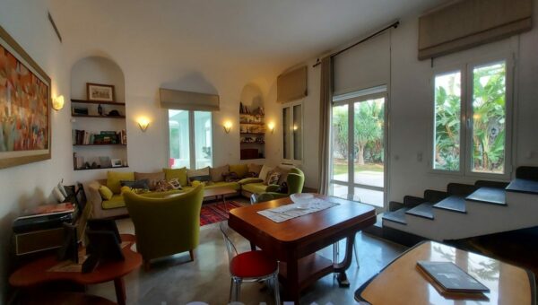 A vendre demeure d'exception sur Gammarth foret avec 5 suites piscine interieure grand jardin