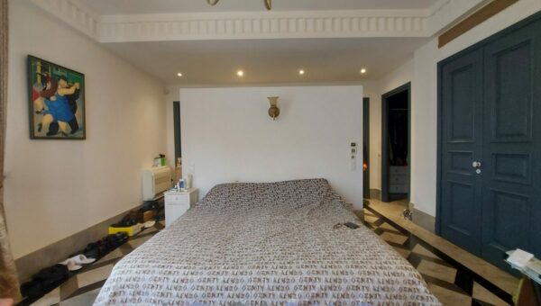 A vendre demeure d'exception sur Gammarth foret avec 5 suites piscine interieure grand jardin