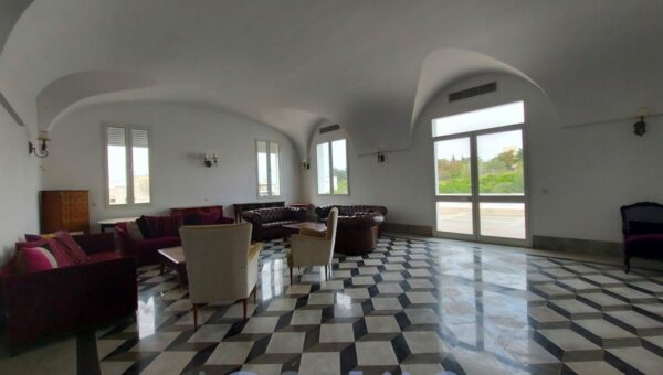 A vendre demeure d'exception sur Gammarth foret avec 5 suites piscine interieure grand jardin