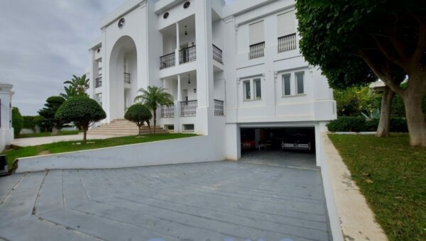 A vendre demeure d'exception sur Gammarth foret avec 5 suites piscine interieure grand jardin