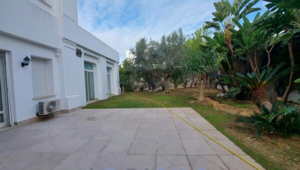 A vendre demeure d'exception sur Gammarth foret avec 5 suites piscine interieure grand jardin