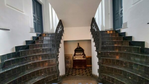 A vendre demeure d'exception sur Gammarth foret avec 5 suites piscine interieure grand jardin