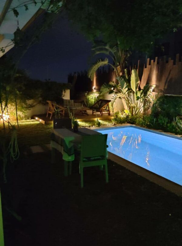 A louer joli meublé avec suites terrasse et piscine