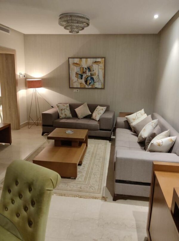 A louer joli meublé avec suites terrasse et piscine