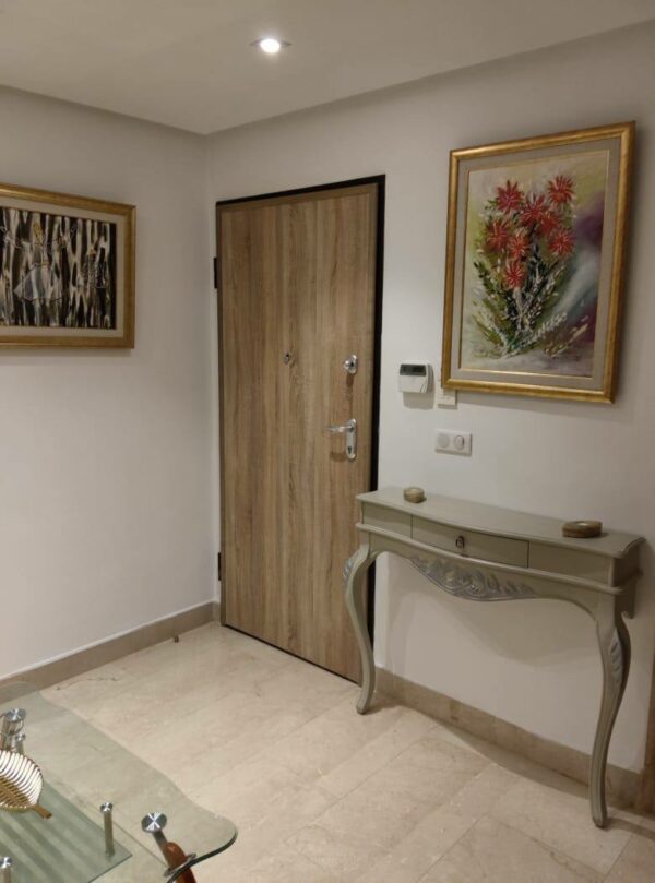 A louer joli meublé avec suites terrasse et piscine