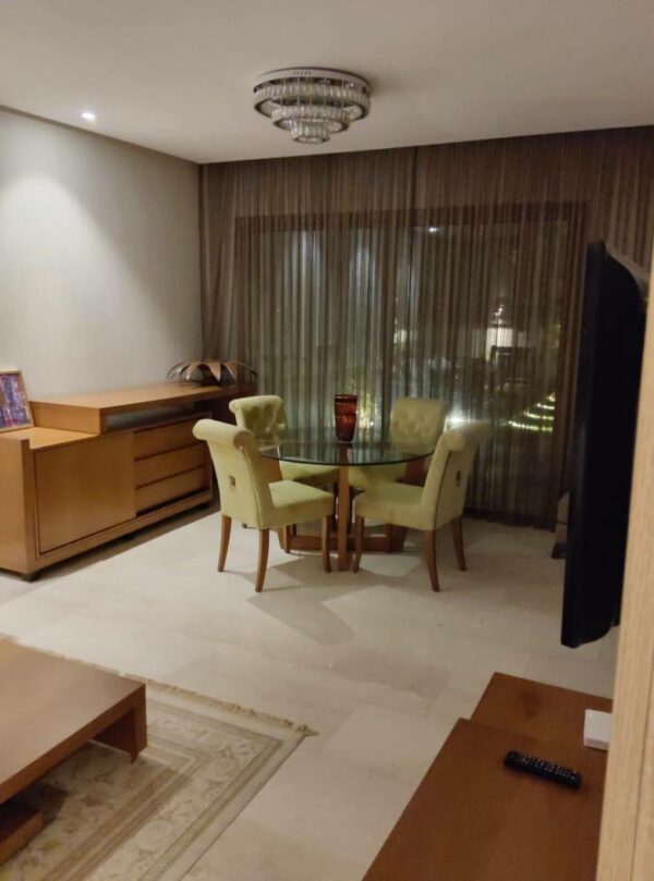 A louer joli meublé avec suites terrasse et piscine