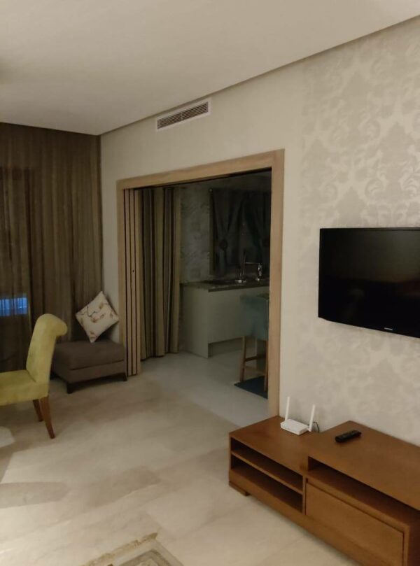 A louer joli meublé avec suites terrasse et piscine