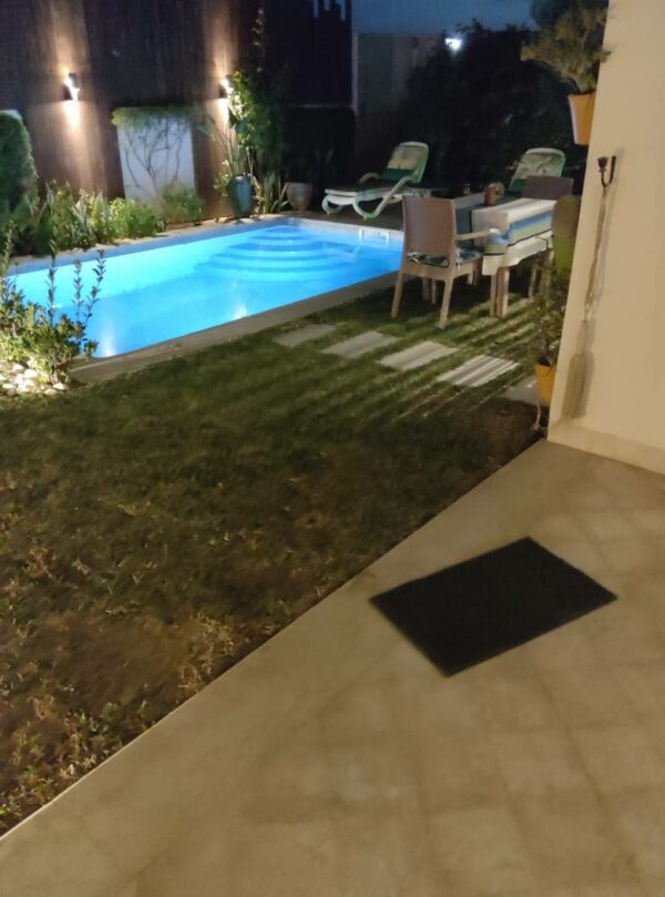 A louer joli meublé avec suites terrasse et piscine