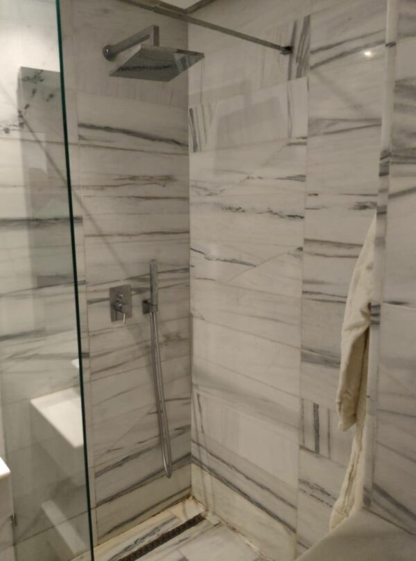 A louer joli meublé avec suites terrasse et piscine