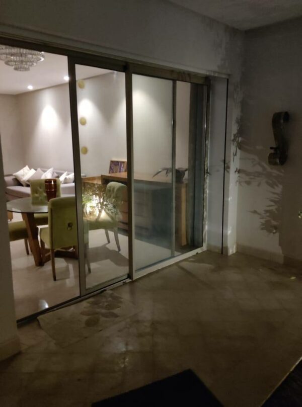 A louer joli meublé avec suites terrasse et piscine