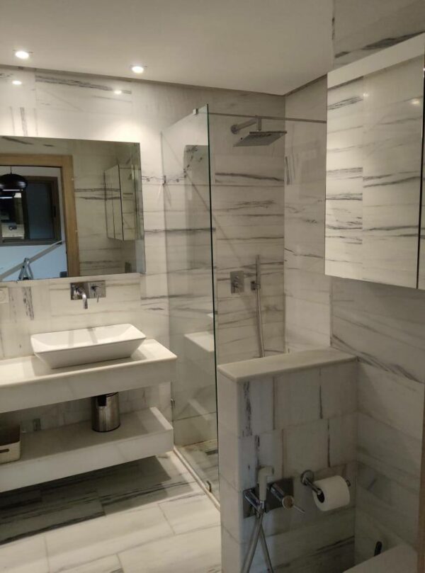 A louer joli meublé avec suites terrasse et piscine