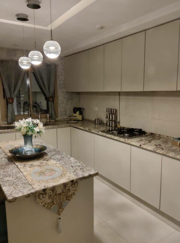 A louer joli meublé avec suites terrasse et piscine