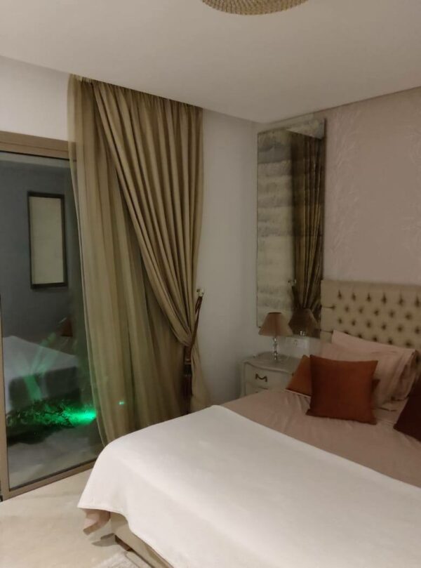 A louer joli meublé avec suites terrasse et piscine