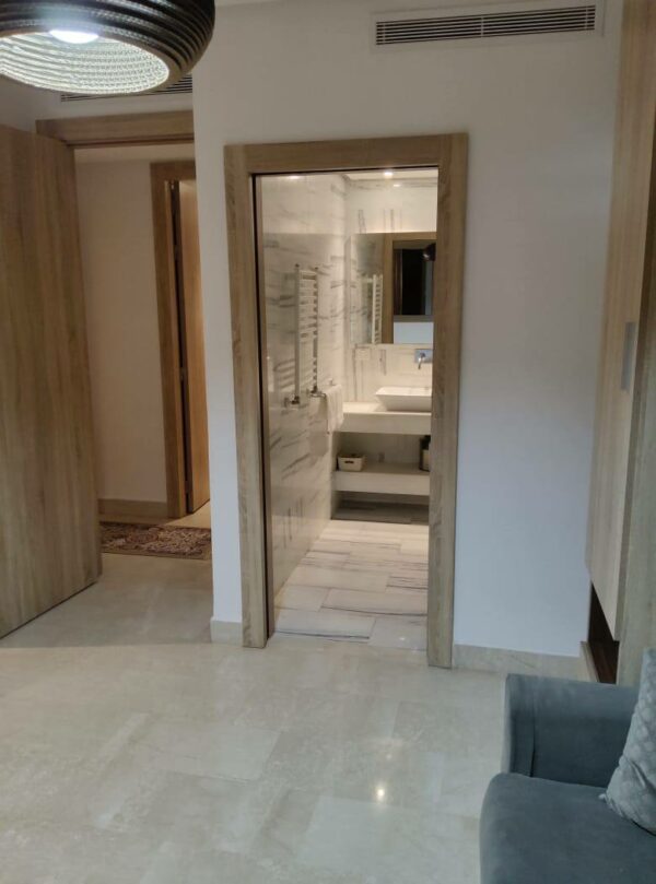 A louer joli meublé avec suites terrasse et piscine