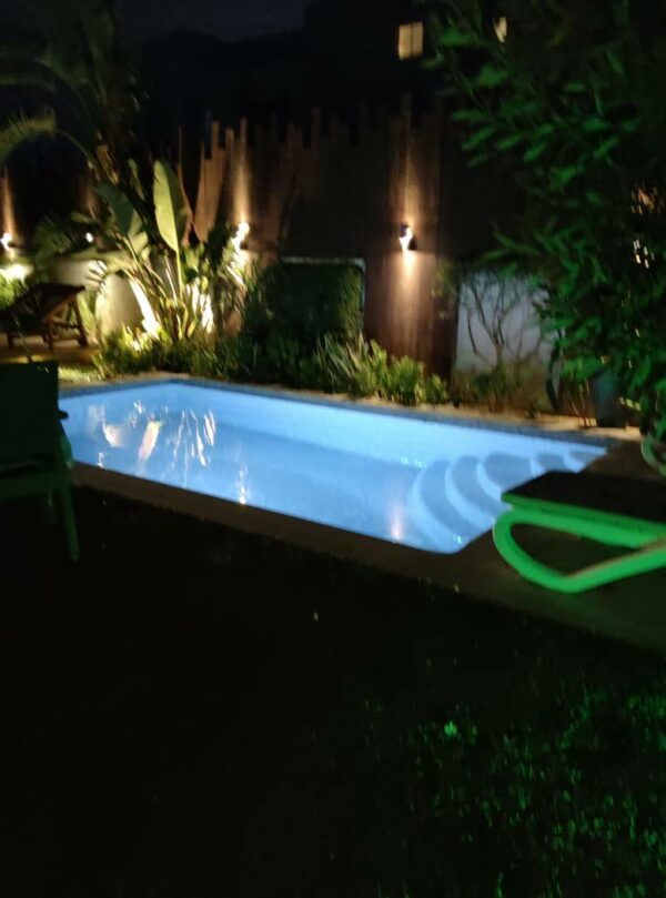 A louer joli meublé avec suites terrasse et piscine