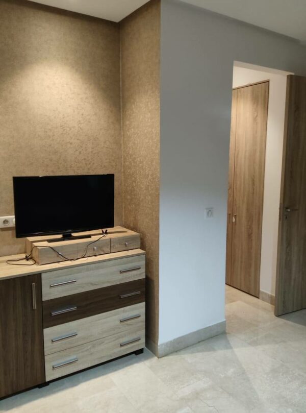 A louer joli meublé avec suites terrasse et piscine