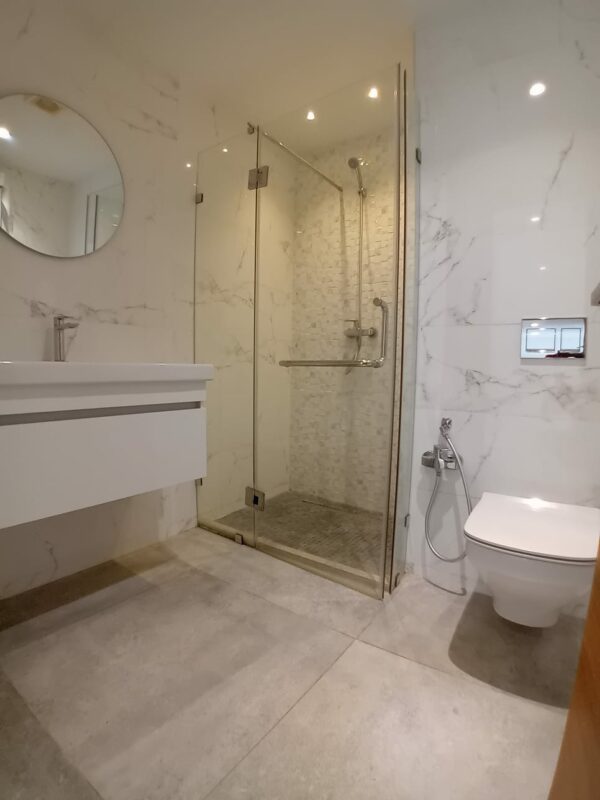 Gammarth zone résidentielle VIP suerbe et récent triplex S+4 a vendre