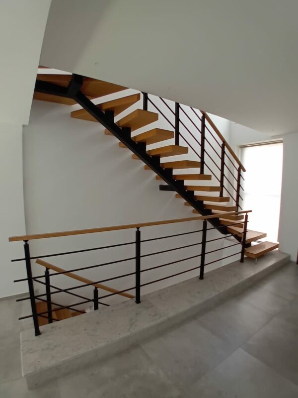 Gammarth zone résidentielle VIP suerbe et récent triplex S+4 a vendre