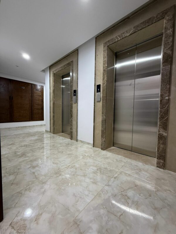 Gammarth zone résidentielle VIP suerbe et récent triplex S+4 a vendre