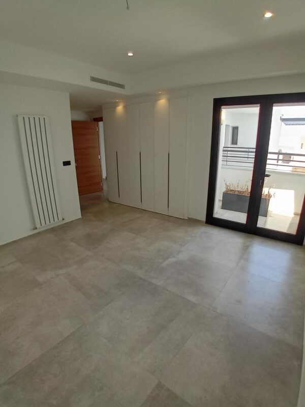 Gammarth zone résidentielle VIP suerbe et récent triplex S+4 a vendre