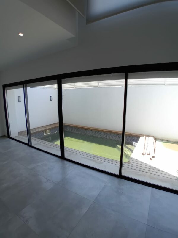 Gammarth zone résidentielle VIP suerbe et récent triplex S+4 a vendre