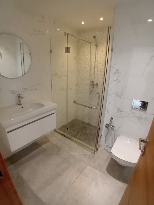 Gammarth zone résidentielle VIP suerbe et récent triplex S+4 a vendre