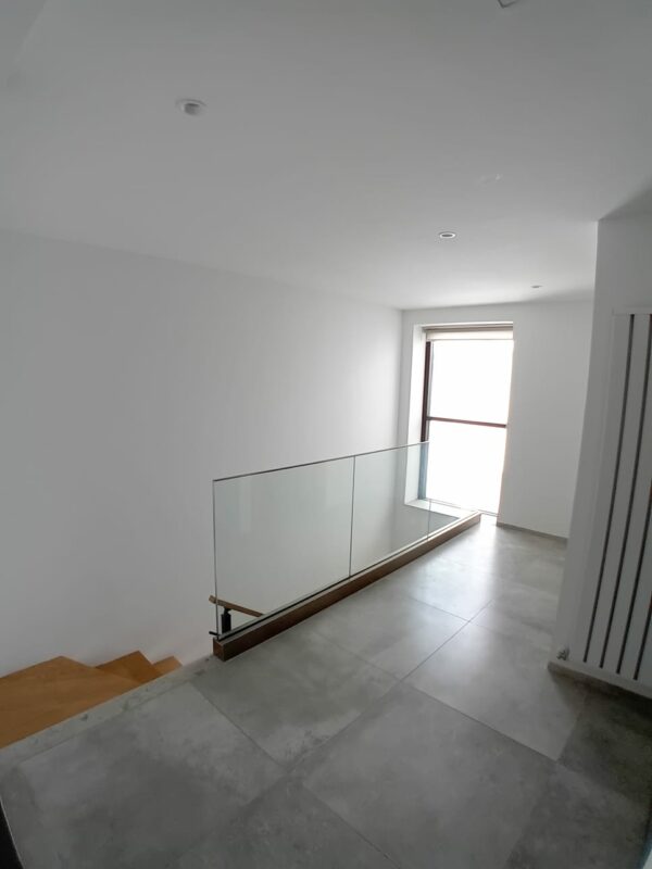 Gammarth zone résidentielle VIP suerbe et récent triplex S+4 a vendre