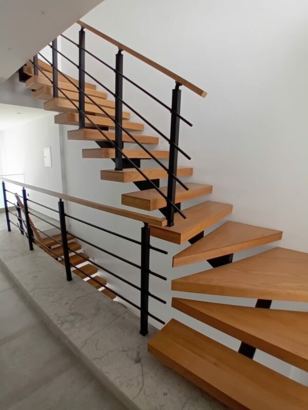 Gammarth zone résidentielle VIP suerbe et récent triplex S+4 a vendre