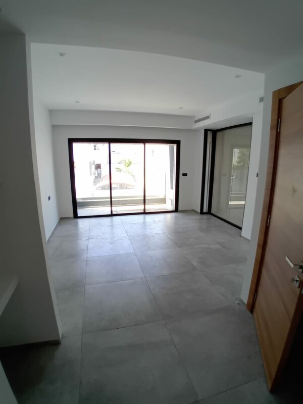 Gammarth zone résidentielle VIP suerbe et récent triplex S+4 a vendre