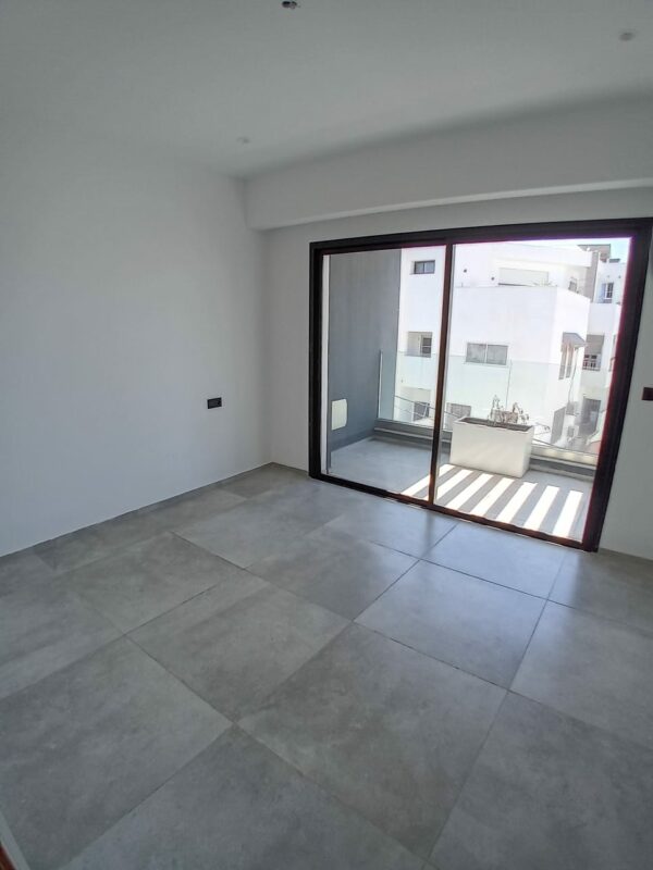 Gammarth zone résidentielle VIP suerbe et récent triplex S+4 a vendre