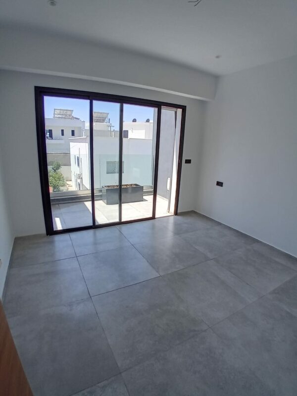 Gammarth zone résidentielle VIP suerbe et récent triplex S+4 a vendre