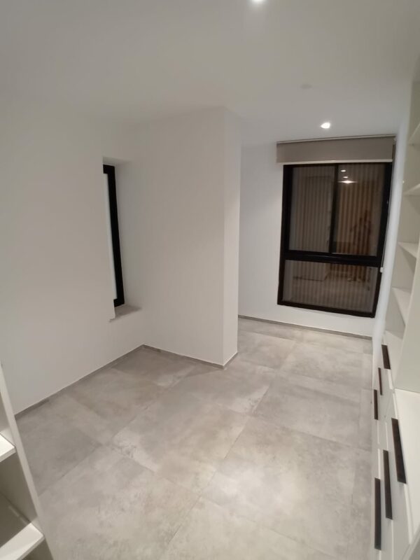 Gammarth zone résidentielle VIP suerbe et récent triplex S+4 a vendre