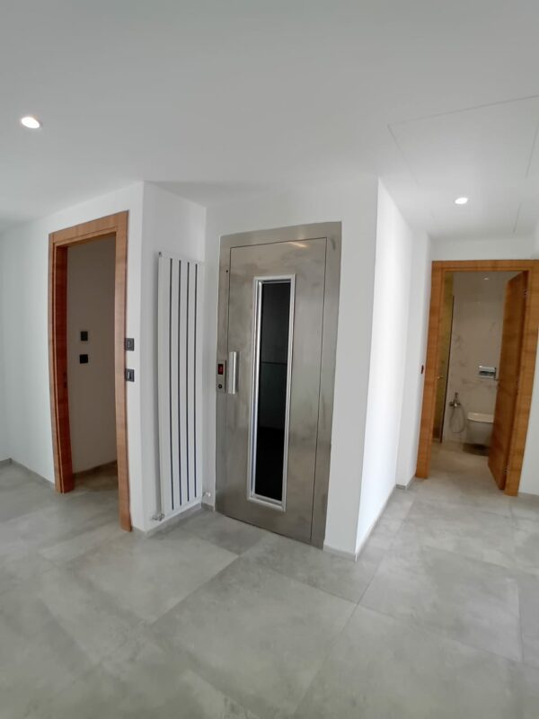 Gammarth zone résidentielle VIP suerbe et récent triplex S+4 a vendre