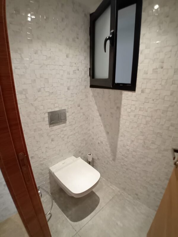 Gammarth zone résidentielle VIP suerbe et récent triplex S+4 a vendre