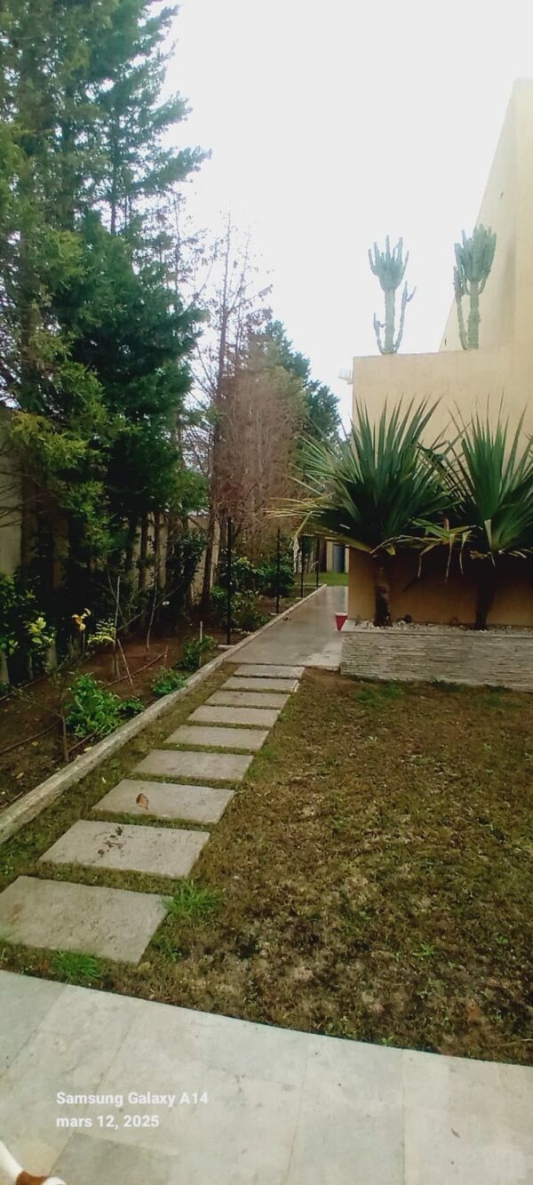 Villa moderne s4 à vendre sur la Soukra dans une résidence sécurisée