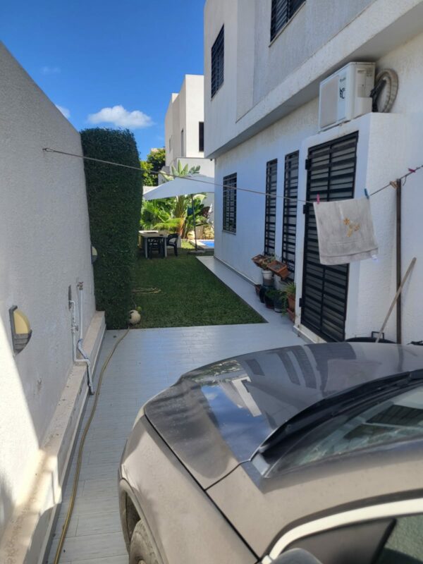 La Soukra villa contemporaine S4 jardin piscine a vendre