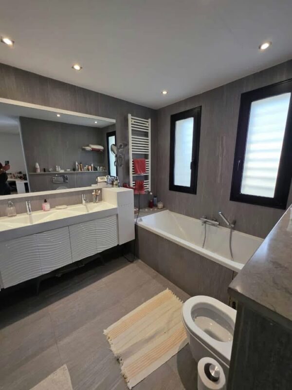 Villa moderne s4 à vendre sur la Soukra dans une résidence sécurisée