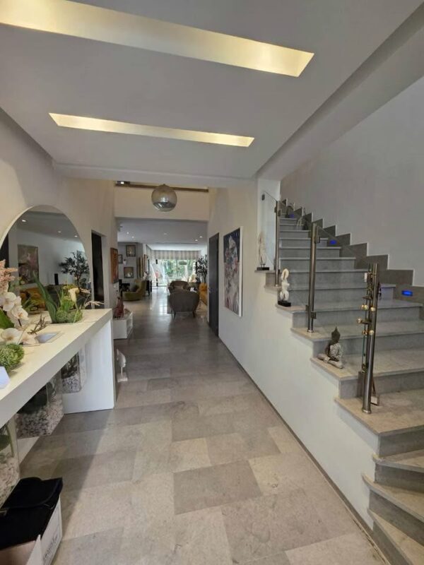 Villa moderne s4 à vendre sur la Soukra dans une résidence sécurisée