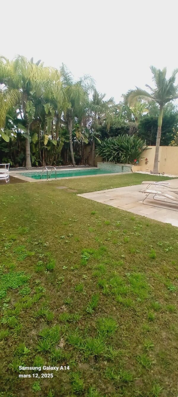 Villa moderne s4 à vendre sur la Soukra dans une résidence sécurisée