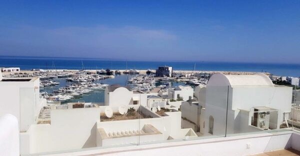 A louer sur Cap Gammarth Marina duplex haut de gamme chambres vue mer et marina