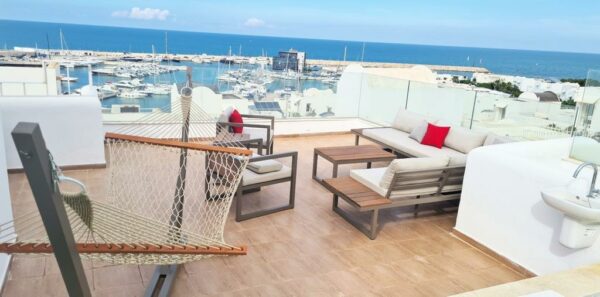 A louer sur Cap Gammarth Marina duplex haut de gamme chambres vue mer et marina