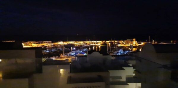 A louer sur Cap Gammarth Marina duplex haut de gamme chambres vue mer et marina