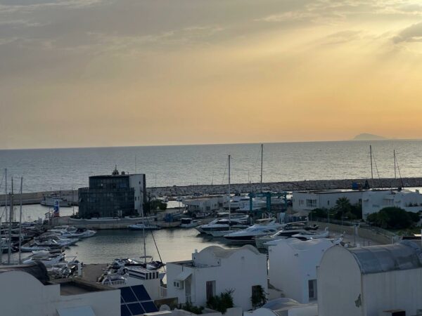 A louer sur Cap Gammarth Marina duplex haut de gamme chambres vue mer et marina