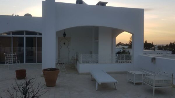 Opportunité spacieux triplex S5 avec jardin parking a vendre sur Gammarth résidence