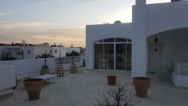 Opportunité spacieux triplex S5 avec jardin parking a vendre sur Gammarth résidence