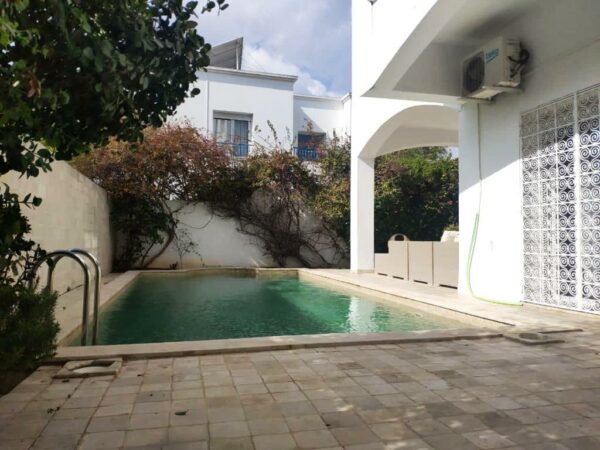 Marsa Les Pins jolie maison de maitre avec piscine à vendre