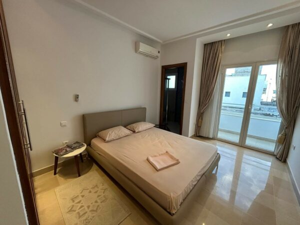 Marsa Plage bel immeuble bien situé avec duplex et appartement a vendre