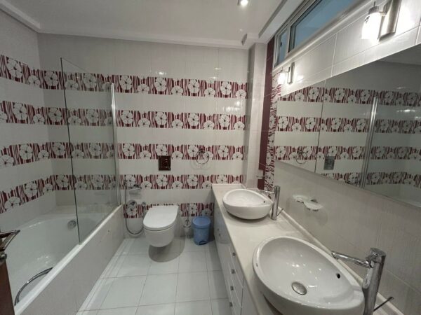 Marsa Plage bel immeuble bien situé avec duplex et appartement a vendre